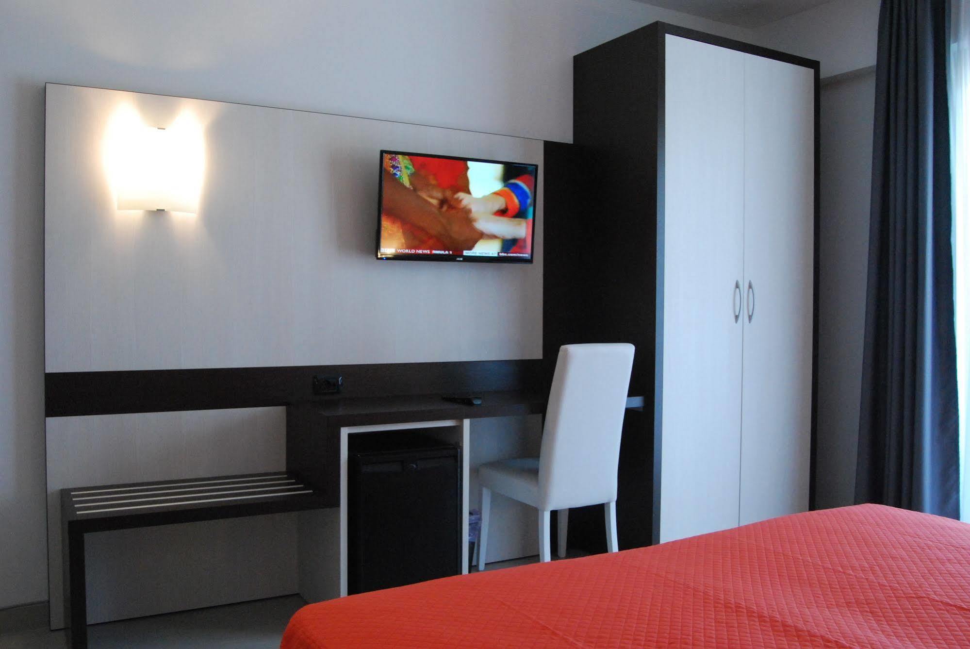 Maestrale Resort Hotel - Grosseto Exteriör bild